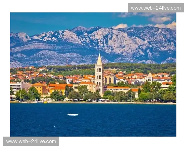 萨尔茨堡的绿茵颂歌，里耶卡的蓝色情怀：一场跨越阿尔卑斯与亚得里亚海的足球史诗